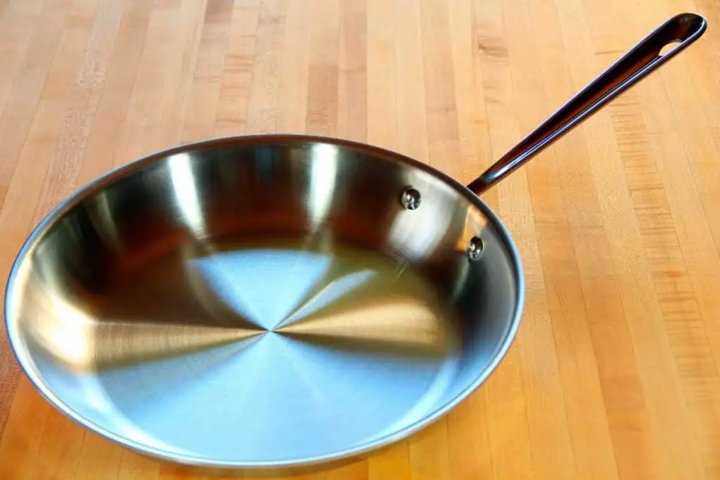season an aluminum pan