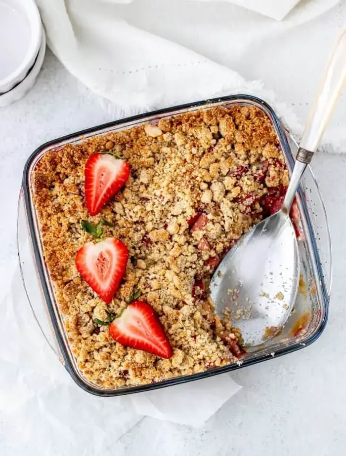 Strawberry Rhubarb Crumble