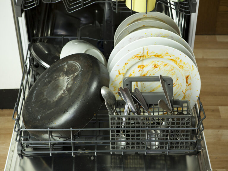 Can Metal Pans Go In The Dishwasher? Safety Tips