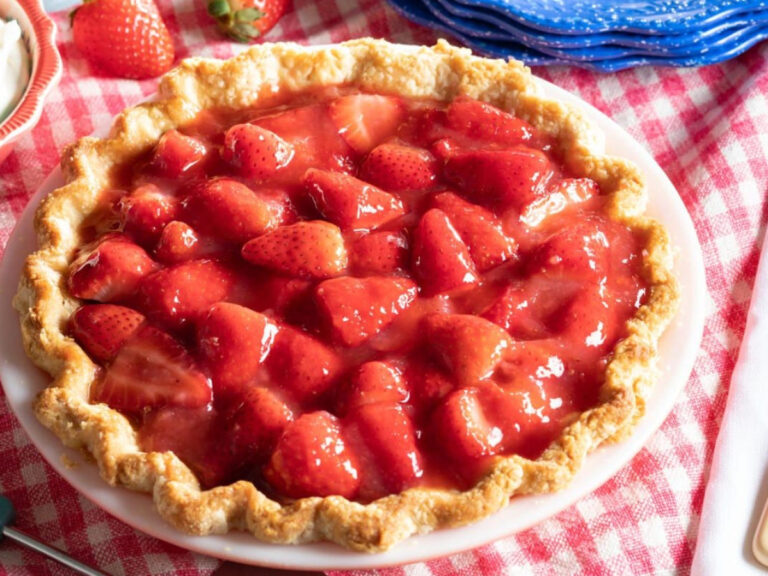 Easy Fresh Strawberry Pie Recipe: A Homemade Classic